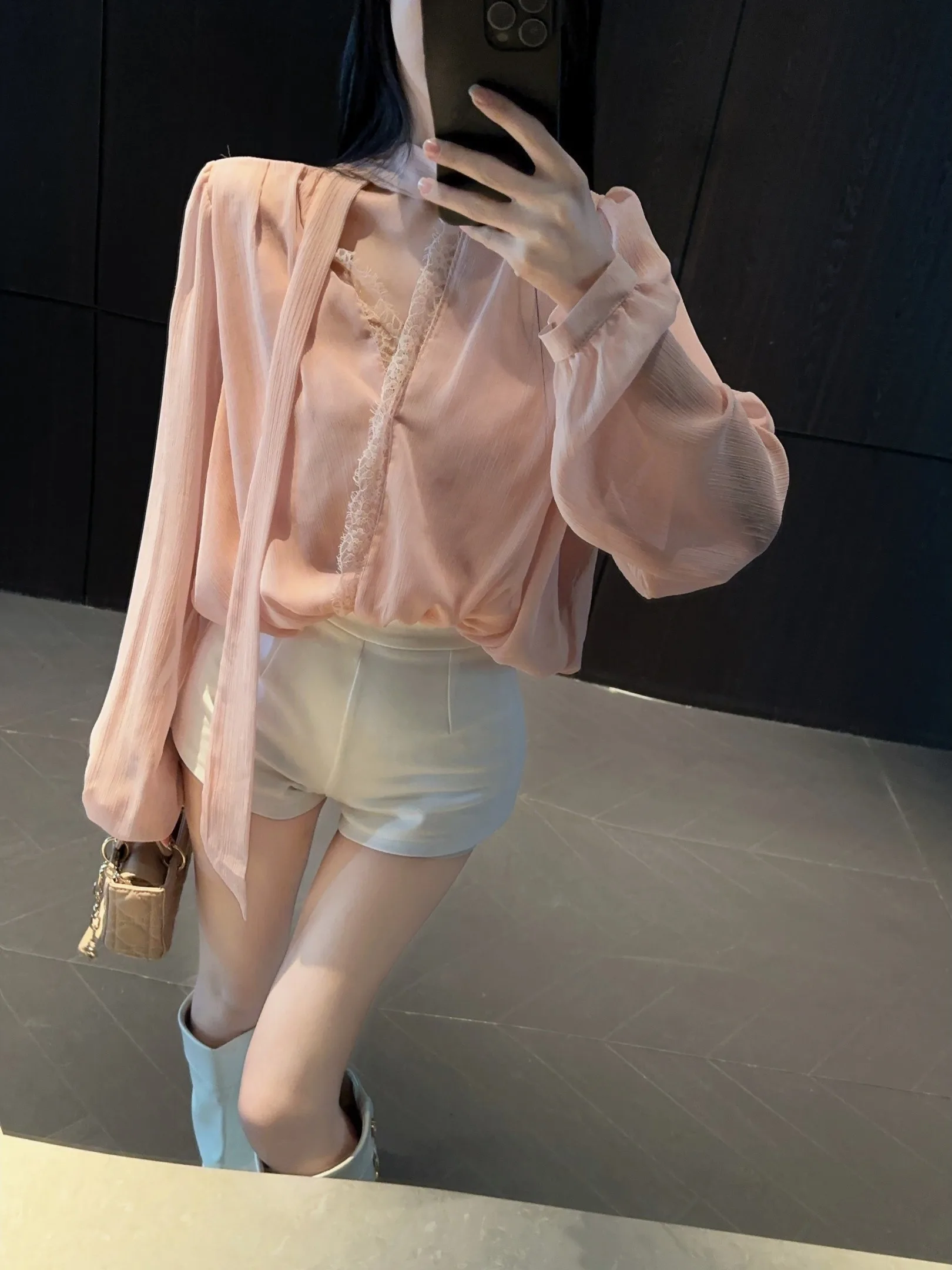 Spring 2026 Early Faion Set Women's Lace Trim V-ne Chiffon Sa Top orts Two-piece Set Commute Sle Mid-waist Flattering
Spring 2026 Early Faion Set Women's Lace Trim V-ne Chiffon Sa Top orts Two-piece Set Commute Sle Mid-waist Flattering