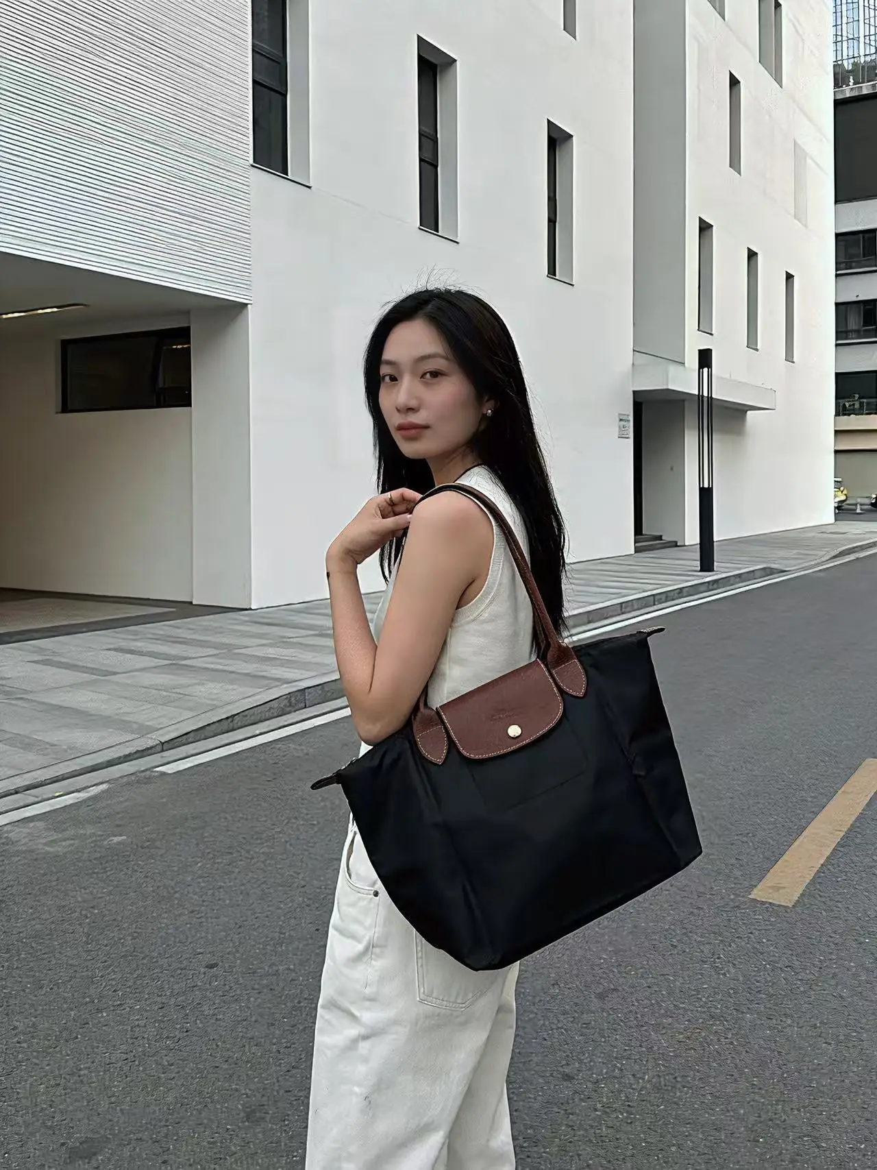 2026 Y2K style women's portable multifunctional bag, classic women's handbag, environmentally friendly waterproof nylon material
2026 Y2K style women's portable multifunctional bag, classic women's handbag, environmentally friendly waterproof nylon material