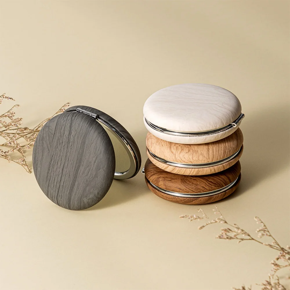 Винтажное зеркало для макияжа из искусственной кожи с текстурой дерева, миниатюрное круглое карманное зеркало, складное двустороннее косметическое зеркало для женщин и девушек
Винтажное зеркало для макияжа из искусственной кожи с текстурой дерева, миниатюрное круглое карманное зеркало, складное двустороннее косметическое зеркало для женщин и девушек