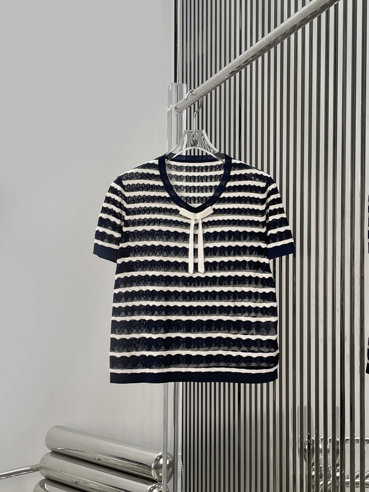 Retro Style Women's Knitted Hollow out Short Sleeve Top Slimming Black And White Striped Fashionable Vintage Wind
Retro Style Women's Knitted Hollow out Short Sleeve Top Slimming Black And White Striped Fashionable Vintage Wind