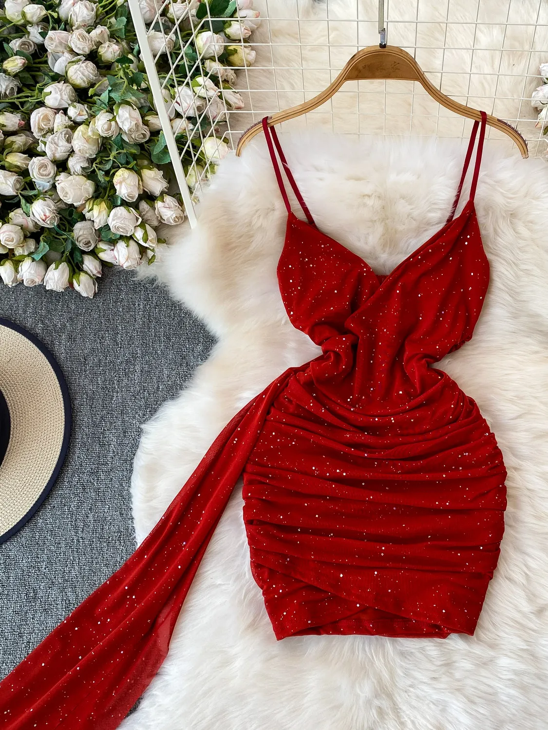 Women's Red Sequin Mesh V-neck Camisole Mini Dress Light Luxury Evening Dress Sexy Slim Elegant Ribbon Bodycon Dress Summer 2026
Women's Red Sequin Mesh V-neck Camisole Mini Dress Light Luxury Evening Dress Sexy Slim Elegant Ribbon Bodycon Dress Summer 2026