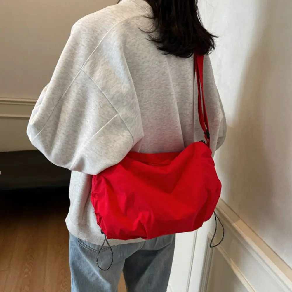 Korean Style Drawstring Dumpling Bag All-match Large Capacity Nylon Crossbody Bag Causal Solid Color Sports Shoulder Bag Travel
Korean Style Drawstring Dumpling Bag All-match Large Capacity Nylon Crossbody Bag Causal Solid Color Sports Shoulder Bag Travel