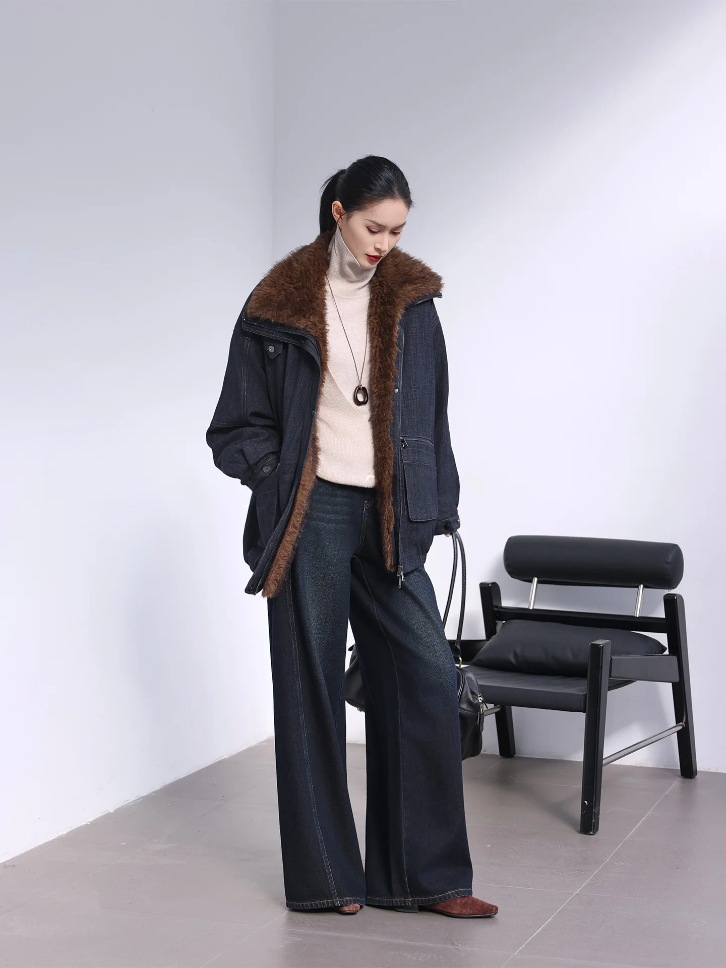 Женская модная универсальная куртка Jieji Zhang Du с отстегивающимся меховым воротником, теплая, свободного кроя, повседневная, в коротком стиле
Женская модная универсальная куртка Jieji Zhang Du с отстегивающимся меховым воротником, теплая, свободного кроя, повседневная, в коротком стиле