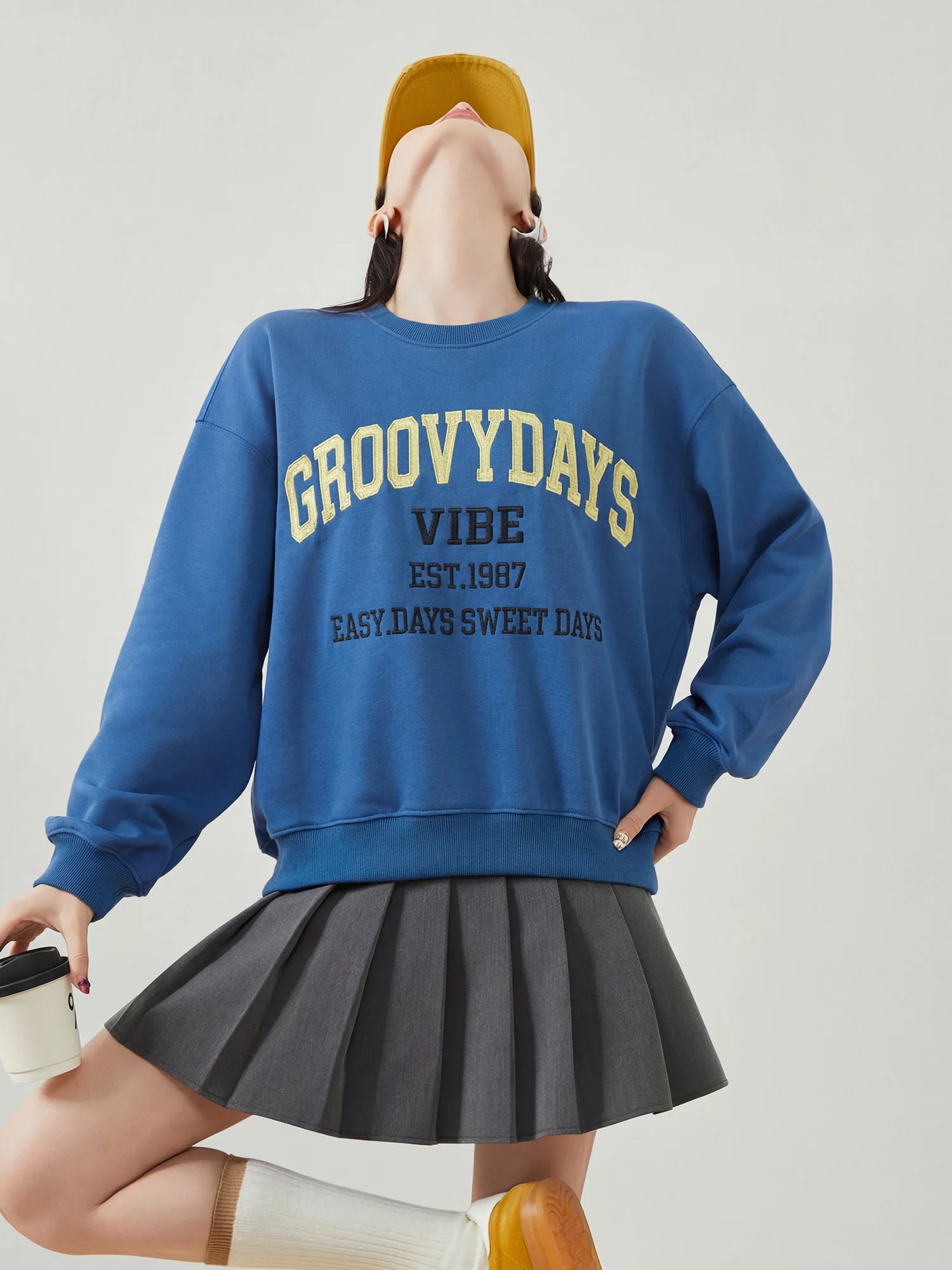 Ретро-американский худи с вышивкой и надписями, женский, весенний, новый, корейский стиль, свободный крой, универсальный топ, модный, с длинными рукавами, из полиэстера.
Ретро-американский худи с вышивкой и надписями, женский, весенний, новый, корейский стиль, свободный крой, универсальный топ, модный, с длинными рукавами, из полиэстера.