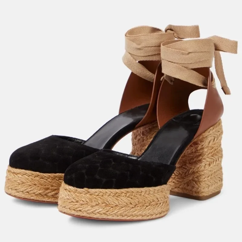 Лето 2023, новинка, модные полые сумки и сандалии на толстом высоком каблуке с ремешком для ног, плетеные тапочки во французском стиле ретро 
Лето 2023, новинка, модные полые сумки и сандалии на толстом высоком каблуке с ремешком для ног, плетеные тапочки во французском стиле ретро