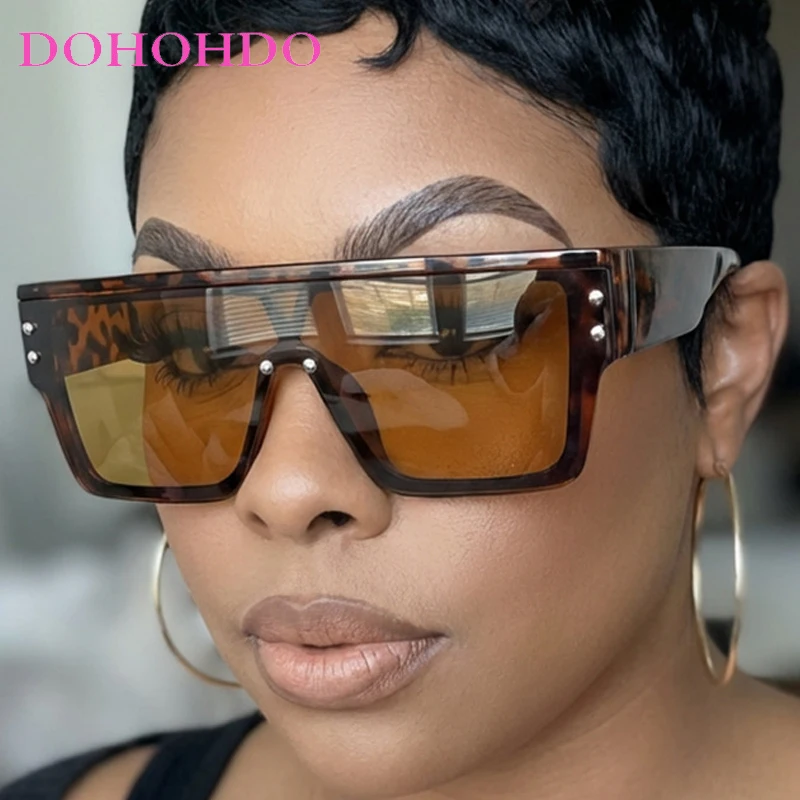 Retro Big Frame Women Sunglasses Square Rivets UV400 Cool Men Sunglasses One Piece Outdoor Sports Designer Women Men Sunglasses
Retro Big Frame Women Sunglasses Square Rivets UV400 Cool Men Sunglasses One Piece Outdoor Sports Designer Women Men Sunglasses