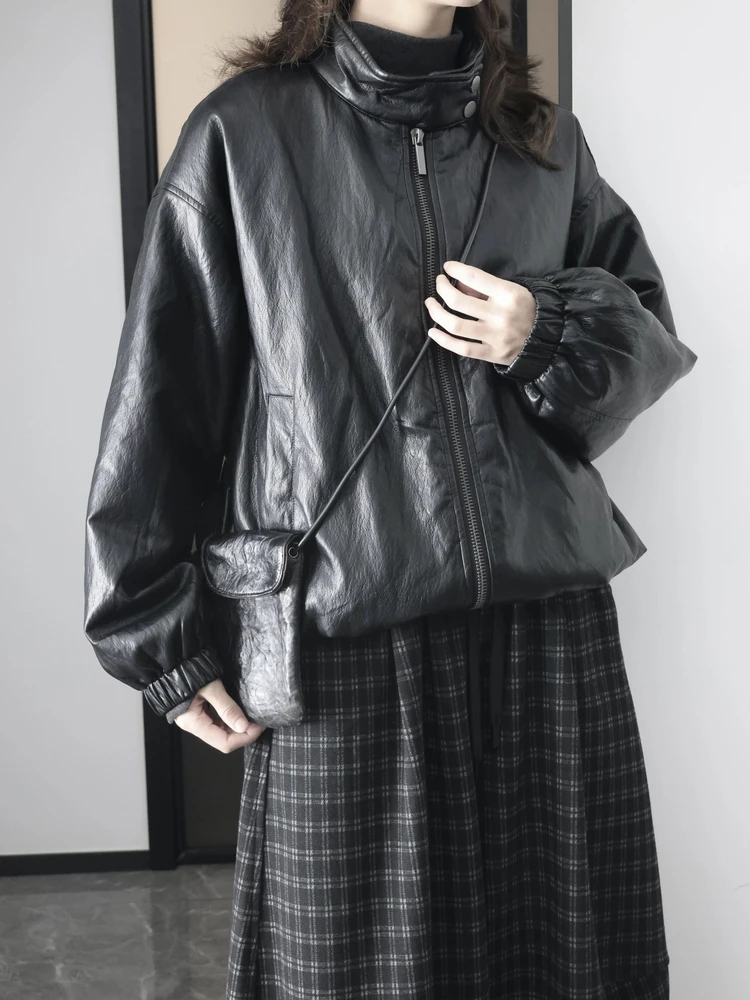 Thickened Leather Jacket down Jacket Women's Loose Casual Versatile Stand Collar Zipper PU Leather Jacket Trendy Outerwear
Thickened Leather Jacket down Jacket Women's Loose Casual Versatile Stand Collar Zipper PU Leather Jacket Trendy Outerwear