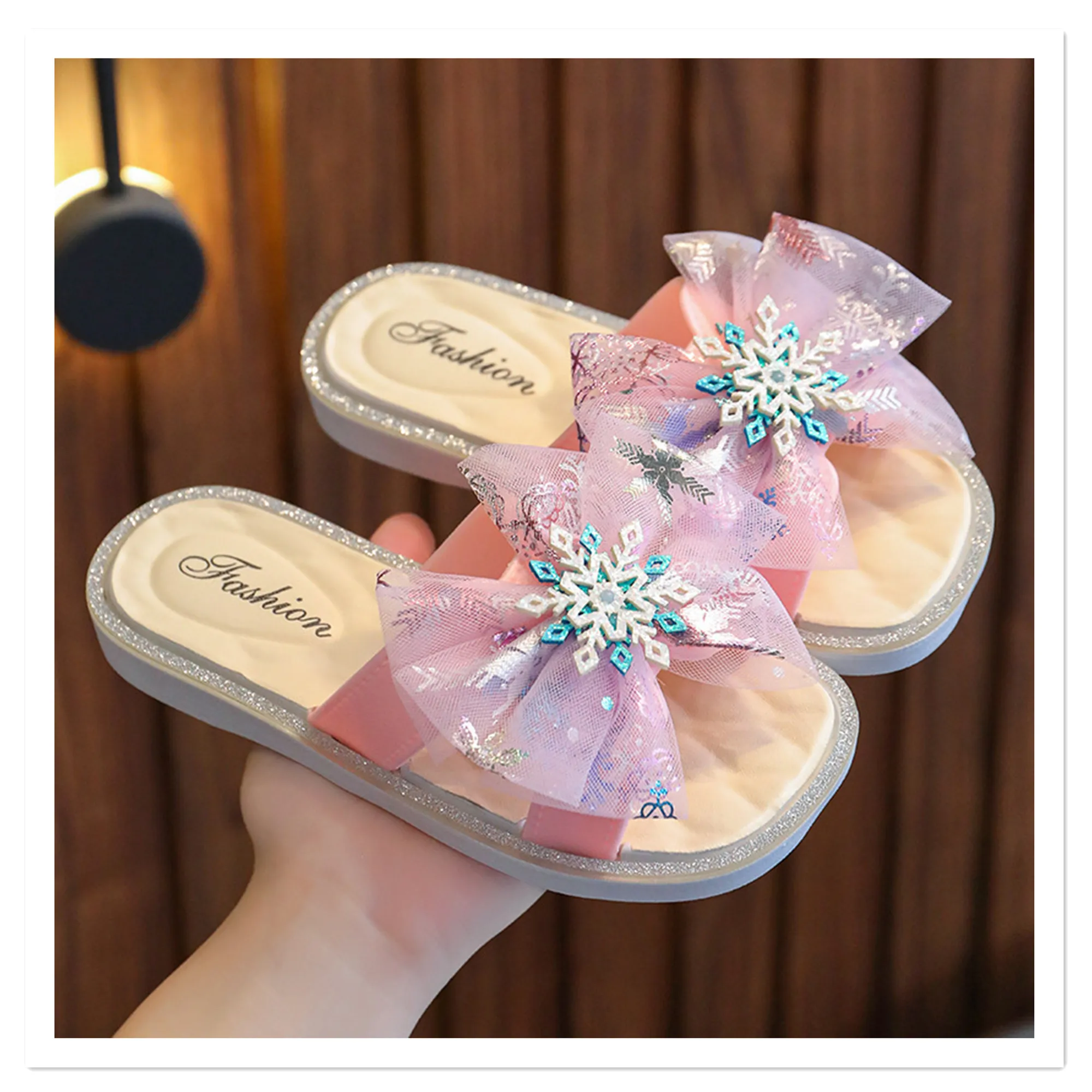 Children's slippers Summer Home Indoor Anti slip Girls' Baby Outdoor Fashion Soft Sole Infants Princess Wind Slippers
Children's slippers Summer Home Indoor Anti slip Girls' Baby Outdoor Fashion Soft Sole Infants Princess Wind Slippers