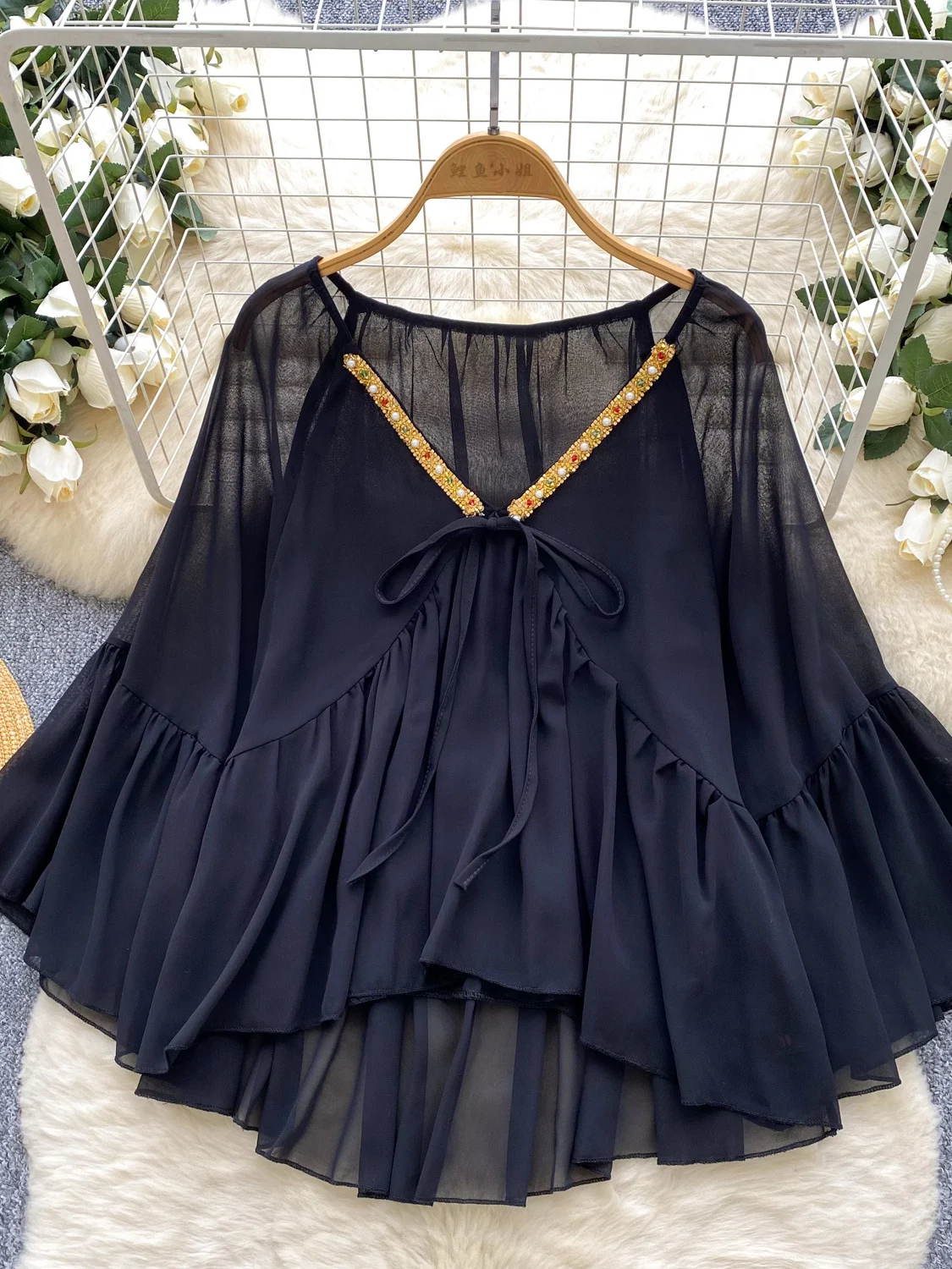 V-neck Diamond Flared Sleeve Chiffon Shirt for Women Autumn 2025 Causal Slimming Chic Blouse
V-neck Diamond Flared Sleeve Chiffon Shirt for Women Autumn 2025 Causal Slimming Chic Blouse