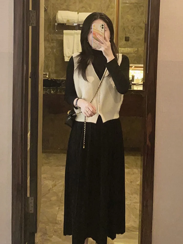 Retro Fashion Short Knitted Vest Women's Outerwear V-neck Shoulder Open Cardigan Autumn Winter New Style Commute Style Pure C...
Retro Fashion Short Knitted Vest Women's Outerwear V-neck Shoulder Open Cardigan Autumn Winter New Style Commute Style Pure C...