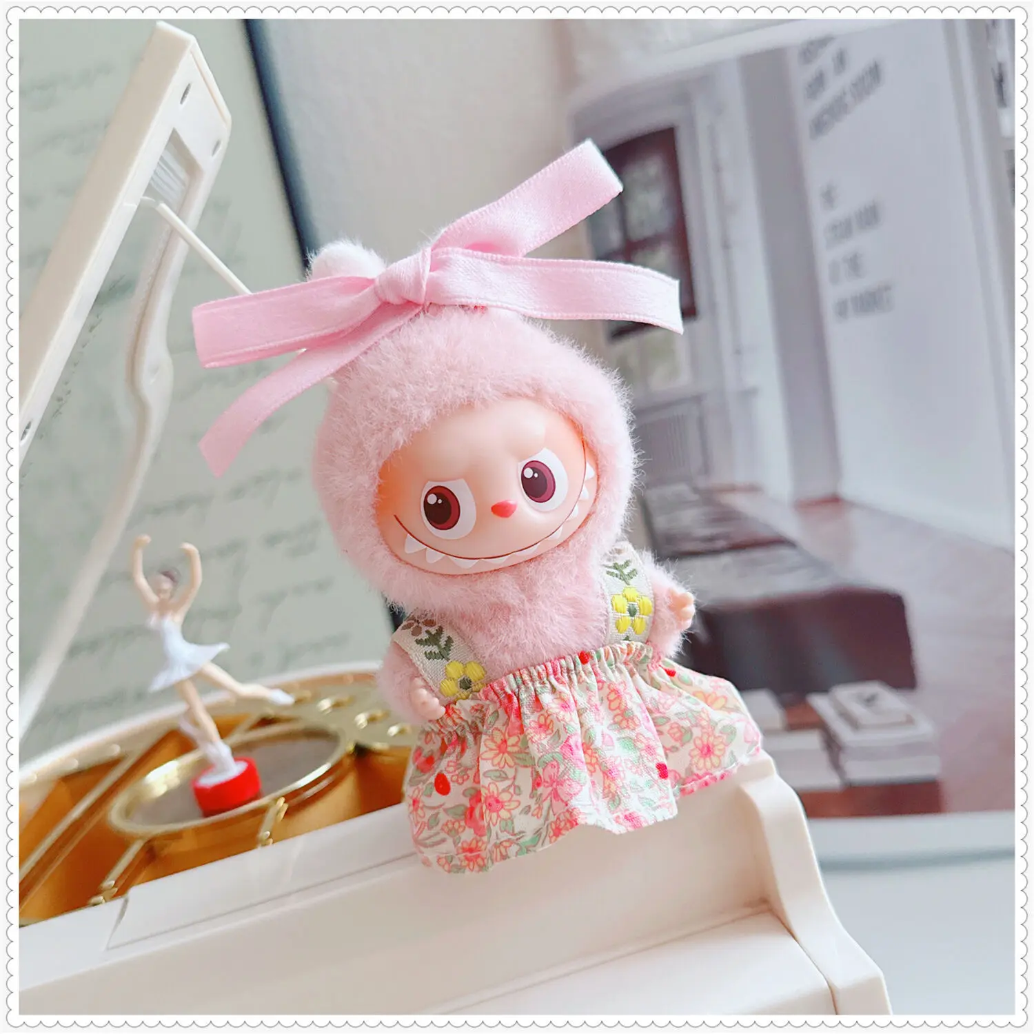 Casual Trendy Self-Entertainment Outfit T-Shirt Pants For 10cm Labubu 4.0 Heart Code Series
Casual Trendy Self-Entertainment Outfit T-Shirt Pants For 10cm Labubu 4.0 Heart Code Series