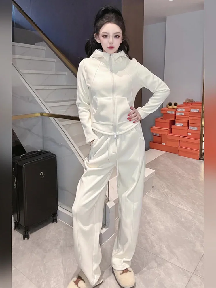 Spring 2026 Clean High-End Casual Sportswear Set Women Fashion Anti-Aging Jacket Top Wide Leg Pants Two-Piece Set Comfortable
Spring 2026 Clean High-End Casual Sportswear Set Women Fashion Anti-Aging Jacket Top Wide Leg Pants Two-Piece Set Comfortable
