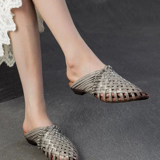 Spain Glas Handwoven Leather Slippers Pointed Toe Breathable Versatile Cowhide Thick Bottom Flat Heel Summer Shoe
Spain Glas Handwoven Leather Slippers Pointed Toe Breathable Versatile Cowhide Thick Bottom Flat Heel Summer Shoe
