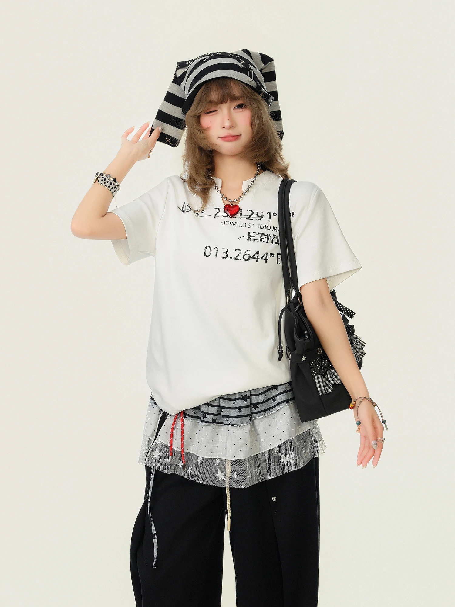 Retro American Style Short Sleeve T-Shirt Women Summer Casual Loose Versatile V-Neck Printed Bubbles Cookie Design Top
Retro American Style Short Sleeve T-Shirt Women Summer Casual Loose Versatile V-Neck Printed Bubbles Cookie Design Top