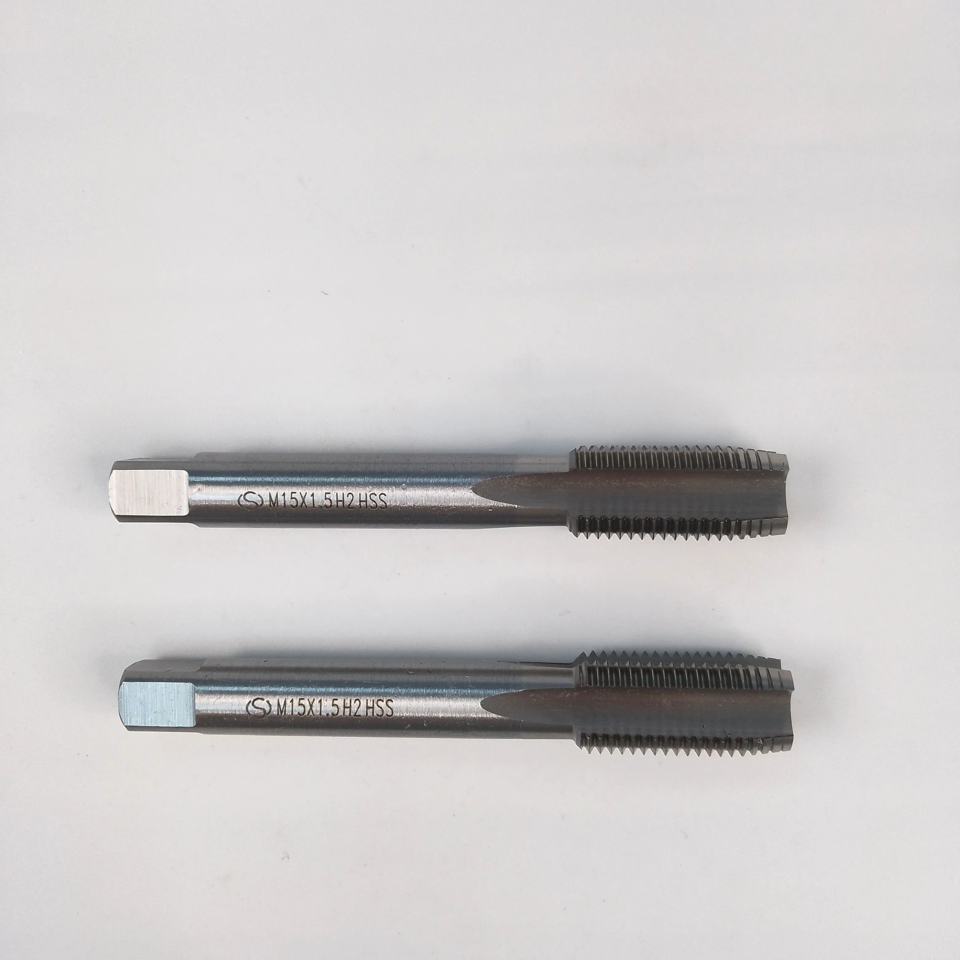 HUAZHICHUN M15*1.5 Metric Hand Tap Thread Tap Pitch Straight Flutes HSS Right Hand Tap (2pcs)
HUAZHICHUN M15*1.5 Metric Hand Tap Thread Tap Pitch Straight Flutes HSS Right Hand Tap (2pcs)