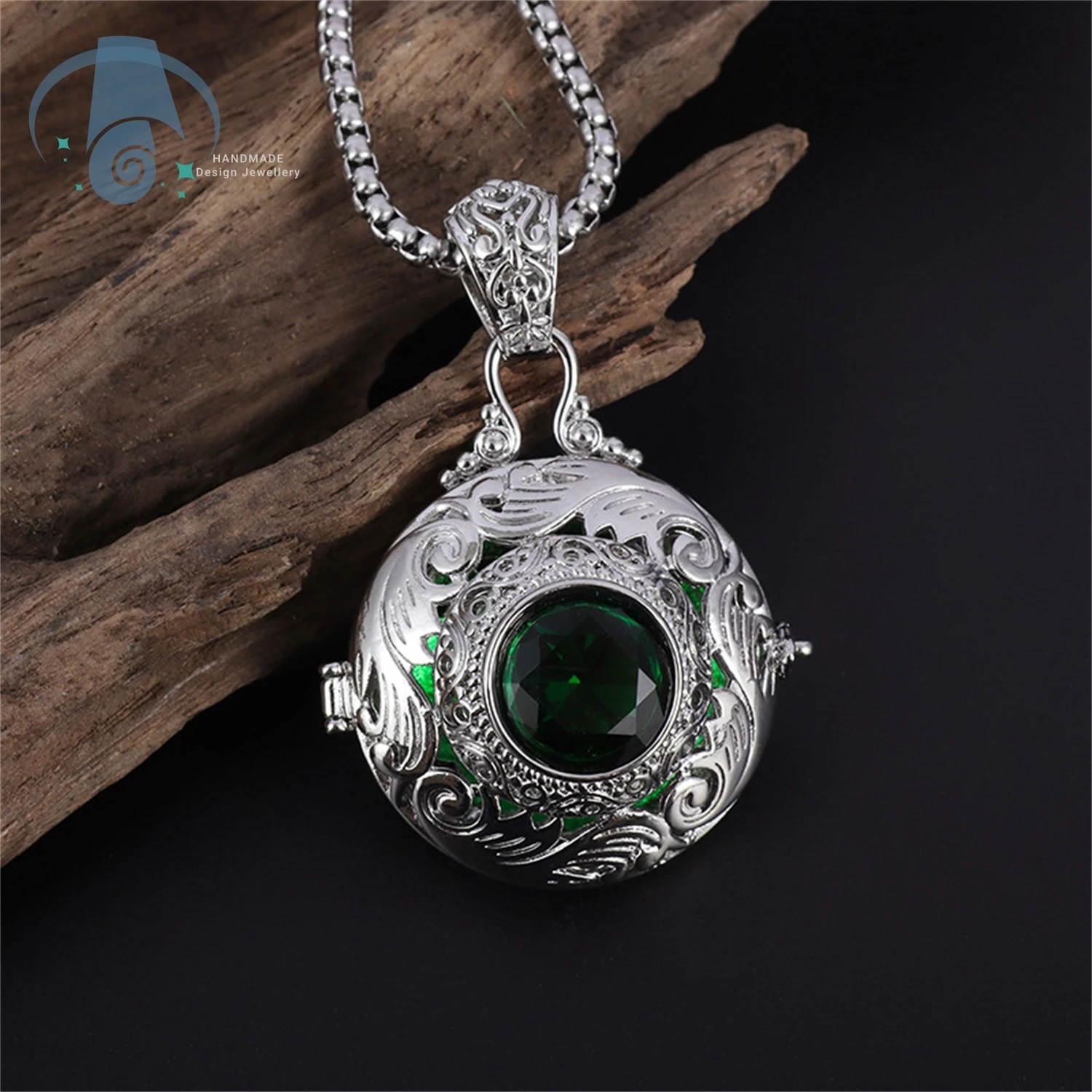 Deep Green Round Box Pendant Copper Plated Fashion Light Luxury High End Elegant Chic Necklace Jewelry For Women Gift Daily Wear
Deep Green Round Box Pendant Copper Plated Fashion Light Luxury High End Elegant Chic Necklace Jewelry For Women Gift Daily Wear