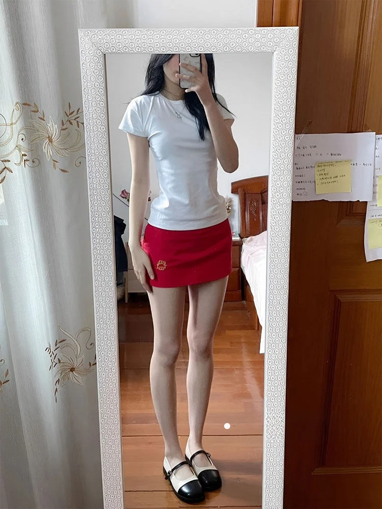 Новая осенняя женская короткая юбка 2026 года: красная, с вышивкой, завышенной талией, приталенная, А-силуэт, повседневная, однотонная, для девушек
Новая осенняя женская короткая юбка 2026 года: красная, с вышивкой, завышенной талией, приталенная, А-силуэт, повседневная, однотонная, для девушек