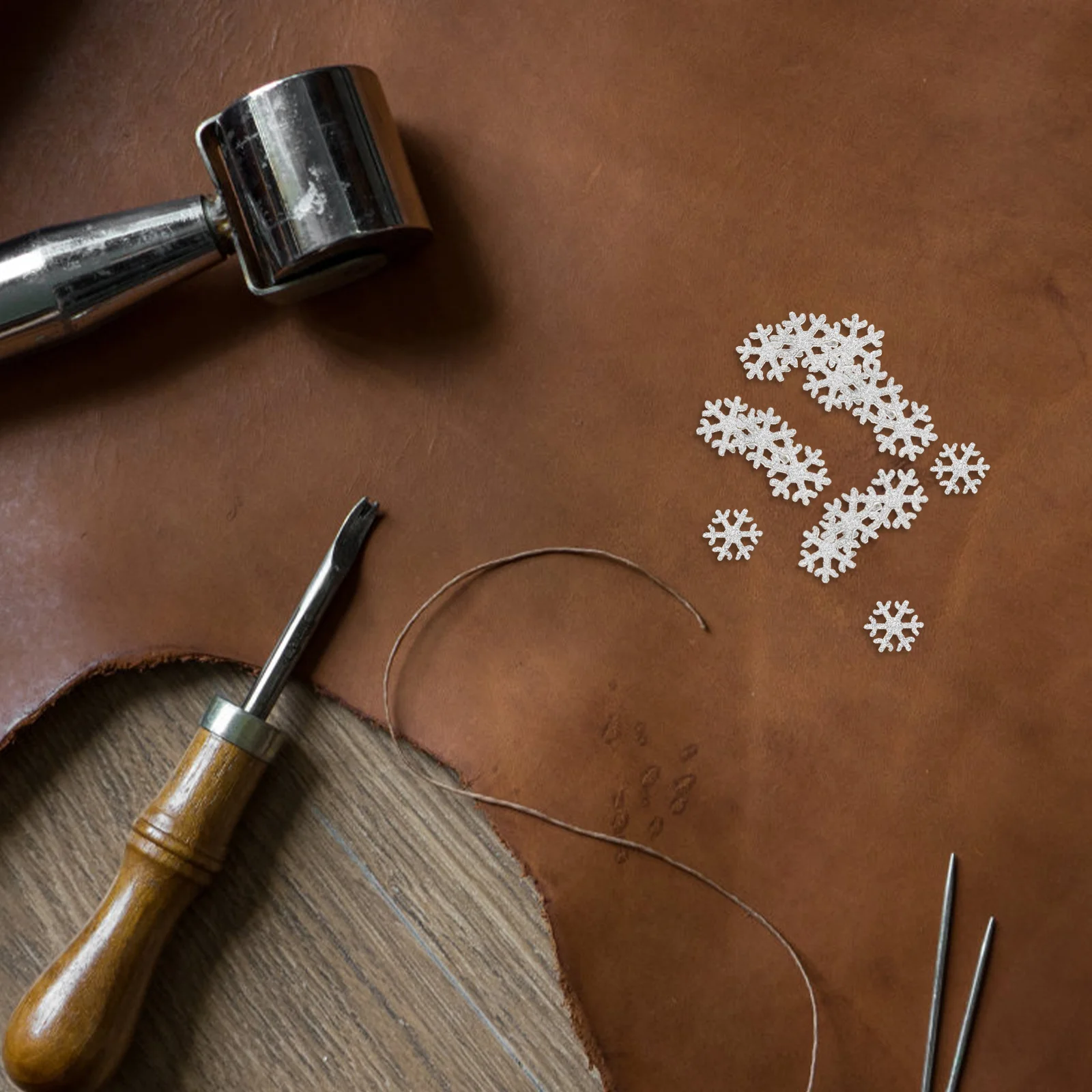 50 шт., блестящие кусочки снежинок, заколки для волос «сделай сам», декор для рождественских украшений, чехол для телефона, одежда, ремесло, материал для головного убора 
50 шт., блестящие кусочки снежинок, заколки для волос «сделай сам», декор для рождественских украшений, чехол для телефона, одежда, ремесло, материал для головного убора