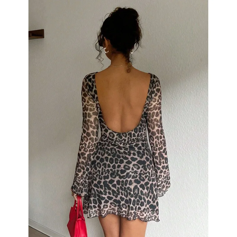 Real shot European and American summer women's clothing suspender splicing leopard print dress
Real shot European and American summer women's clothing suspender splicing leopard print dress