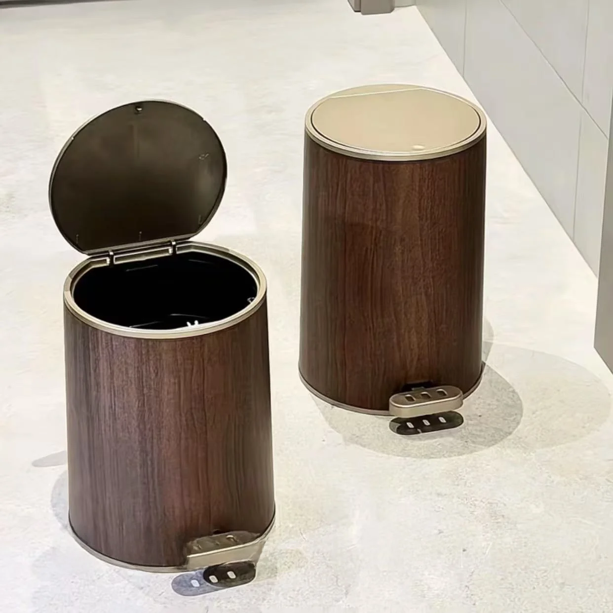 Ретро Sle деревянная текстура Tra Can двойной чехол для педали бытовой гостиной спальни роскошный гигиенический цилиндр
Ретро Sle деревянная текстура Tra Can двойной чехол для педали бытовой гостиной спальни роскошный гигиенический цилиндр