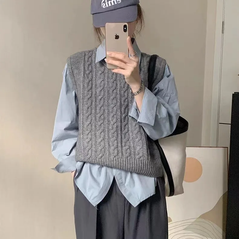 V-neck Sweater Knit Vest Women 2024 Fashion Autumn Loose Knitted Outerwear Vintage Solid Sleeveless Female Top Warm E756
V-neck Sweater Knit Vest Women 2024 Fashion Autumn Loose Knitted Outerwear Vintage Solid Sleeveless Female Top Warm E756