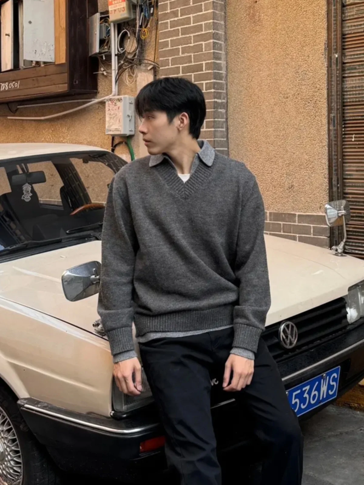 Корейский вязаный джемпер с V-образным вырезом для мужчин, базовый слой в стиле Old Money, зимний повседневный лонгслив свободного кроя, модный
Корейский вязаный джемпер с V-образным вырезом для мужчин, базовый слой в стиле Old Money, зимний повседневный лонгслив свободного кроя, модный