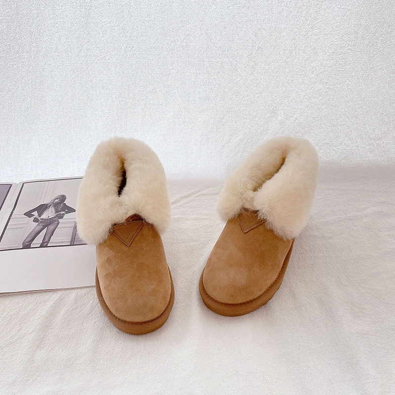 2023 winter new fur all-in-one snow boots women's leather non-slip warm women's boots fashion outdoor flanging cotton shoes
2023 winter new fur all-in-one snow boots women's leather non-slip warm women's boots fashion outdoor flanging cotton shoes