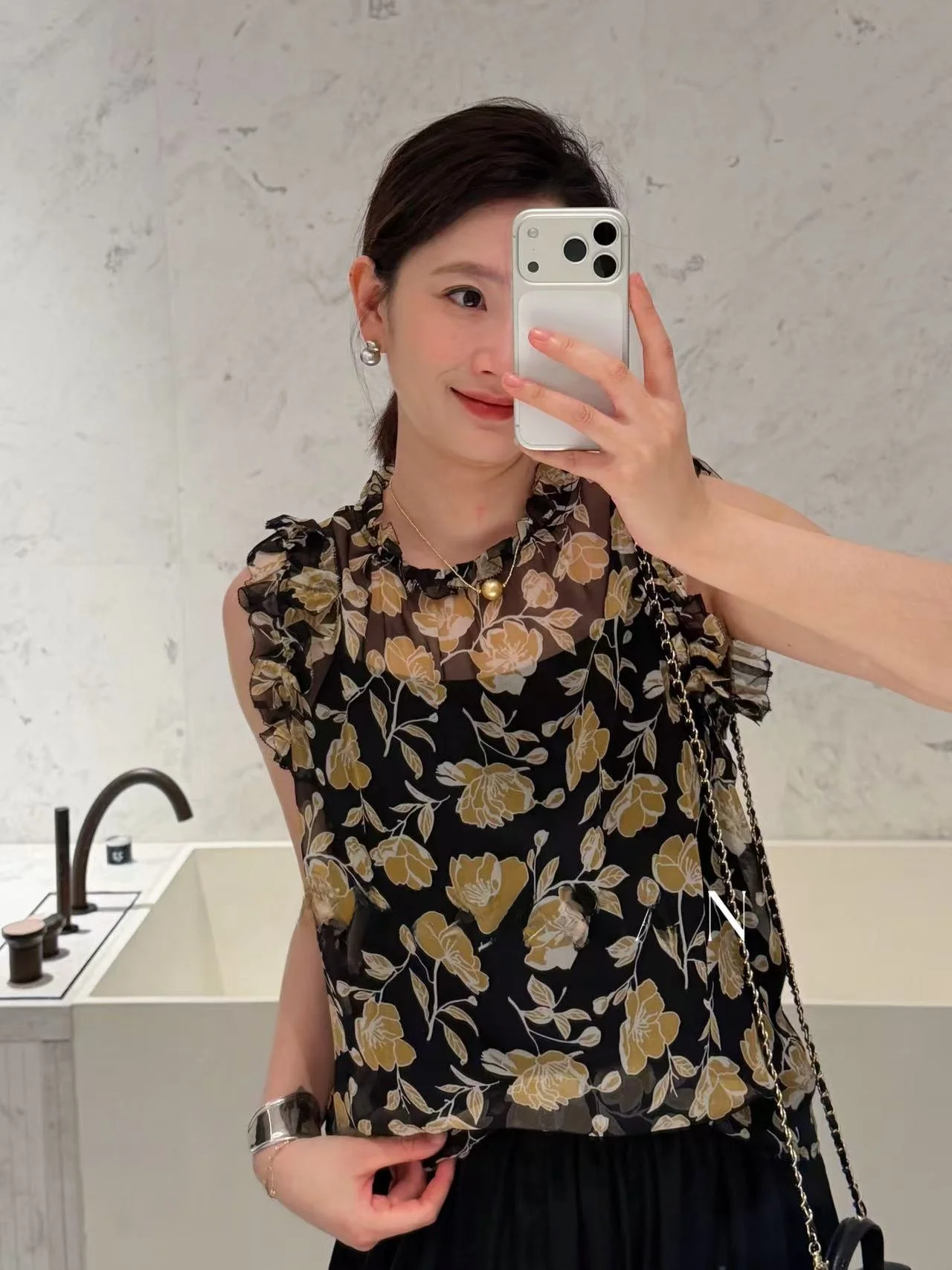 Elegant Summer Silk Shirt Slimming Floral Print Lace Collar Straight Cut Sleeveless Women's Commute Wear round Neck Vest Top
Elegant Summer Silk Shirt Slimming Floral Print Lace Collar Straight Cut Sleeveless Women's Commute Wear round Neck Vest Top