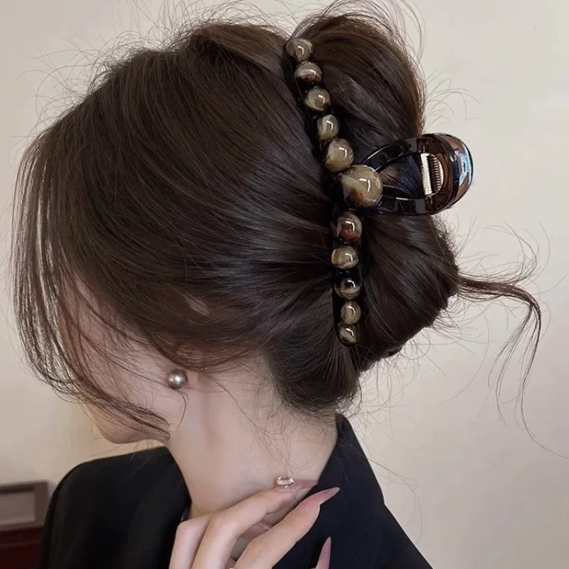1 Women's retro gradient beaded hair claw Geometric hairpin Shark clip Fashion everything hair clip hair accessories
1 Women's retro gradient beaded hair claw Geometric hairpin Shark clip Fashion everything hair clip hair accessories