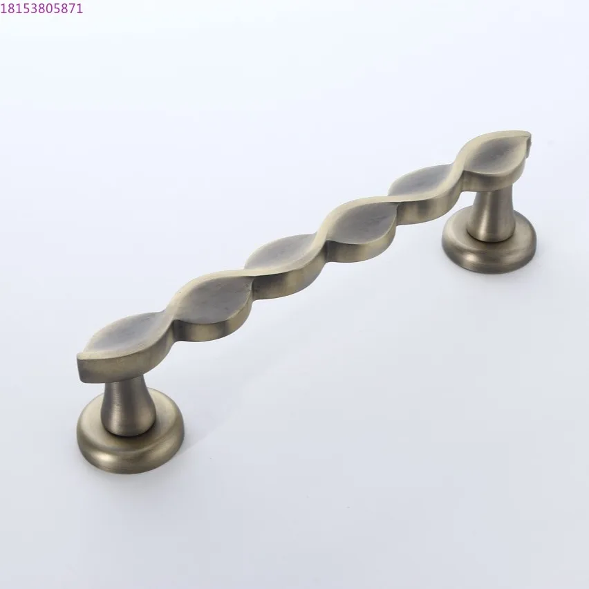 Wooden door antique handle opposite door surface decoration opposite bronze Chinese and European door handle
Wooden door antique handle opposite door surface decoration opposite bronze Chinese and European door handle