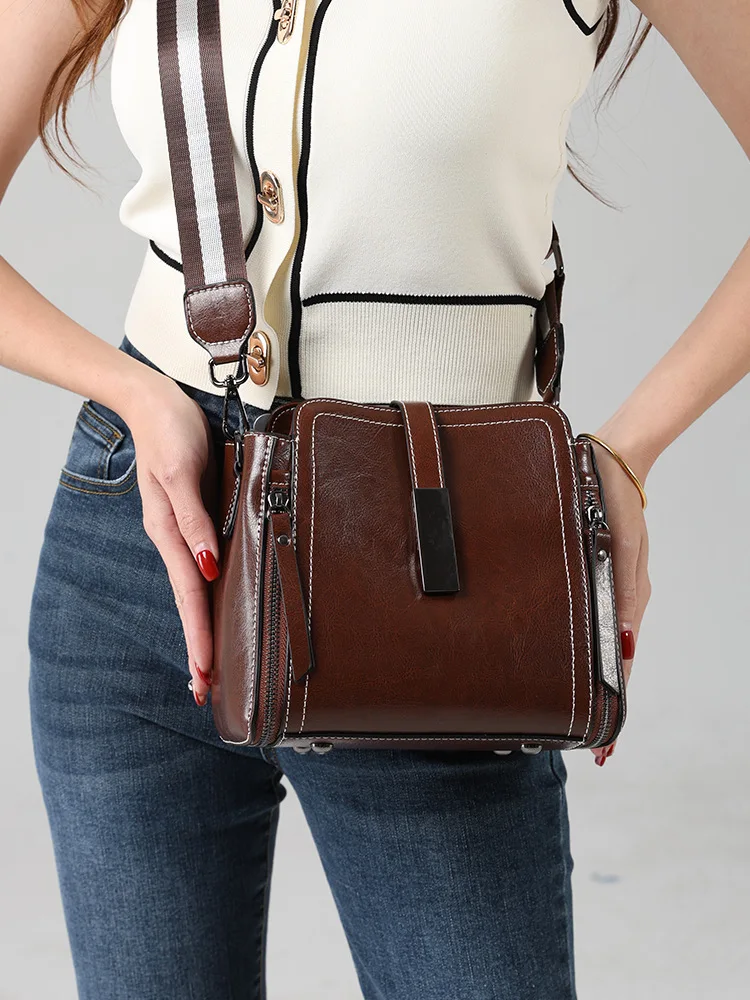 100% Genuine Leather Women's Crosssbody Bag 2025 New Handbag Women Shoulder Bag Luxury High Quality Bucket Bag For Women
100% Genuine Leather Women's Crosssbody Bag 2025 New Handbag Women Shoulder Bag Luxury High Quality Bucket Bag For Women