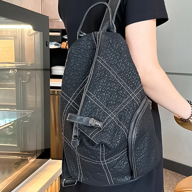 Полосатый кожаный мужской женский рюкзак, вертикальный длинный маленький рюкзак, плиссированная сумка на запястье со слоном, сумка High Endunisex
Полосатый кожаный мужской женский рюкзак, вертикальный длинный маленький рюкзак, плиссированная сумка на запястье со слоном, сумка High Endunisex