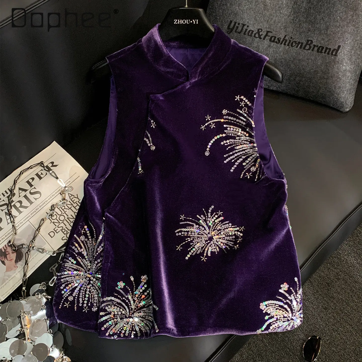 New Chinese-style Purple Sleeveless Top Women Luxurious Elegant Velvet Vest High-end Socialite Stand-up Collar Loose Slim Tops
New Chinese-style Purple Sleeveless Top Women Luxurious Elegant Velvet Vest High-end Socialite Stand-up Collar Loose Slim Tops