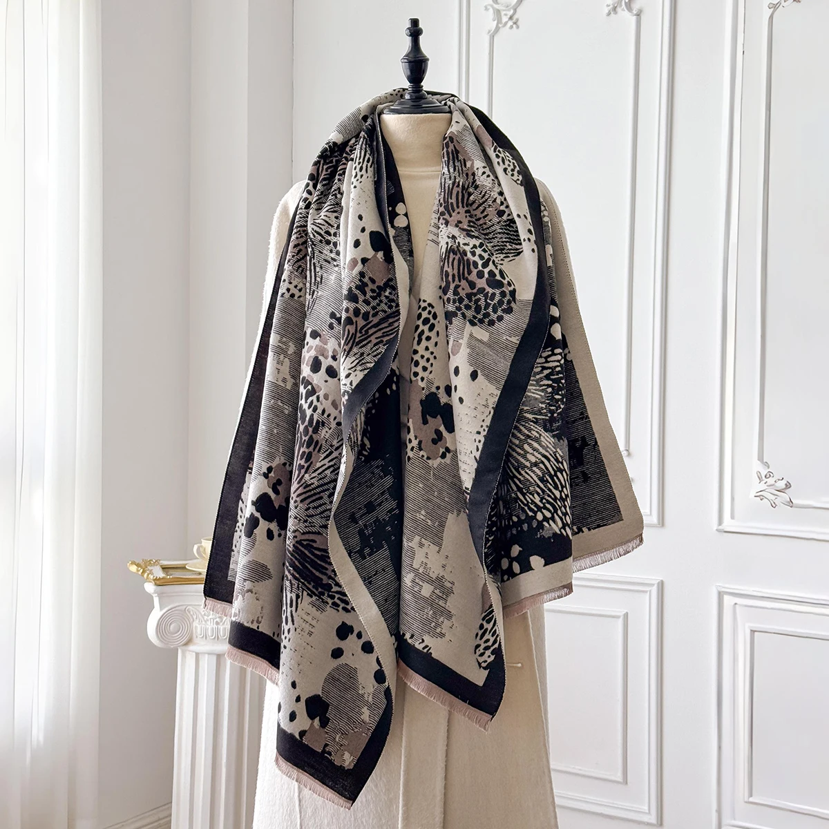 Роскошный дизайн, зимние двусторонние имитационные кашемировые жаккардовые шарфы, высокое качество, женская утолщенная шаль с запахом, женский шарф из пашмины
Роскошный дизайн, зимние двусторонние имитационные кашемировые жаккардовые шарфы, высокое качество, женская утолщенная шаль с запахом, женский шарф из пашмины