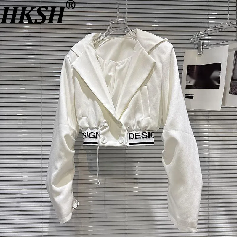 HKSH Autumn New Women Short Coat Turn-down Collar Hooded Letter Ribbed Hem With Shoulder Pad Double Breasted Chic Jacket HK10619
HKSH Autumn New Women Short Coat Turn-down Collar Hooded Letter Ribbed Hem With Shoulder Pad Double Breasted Chic Jacket HK10619