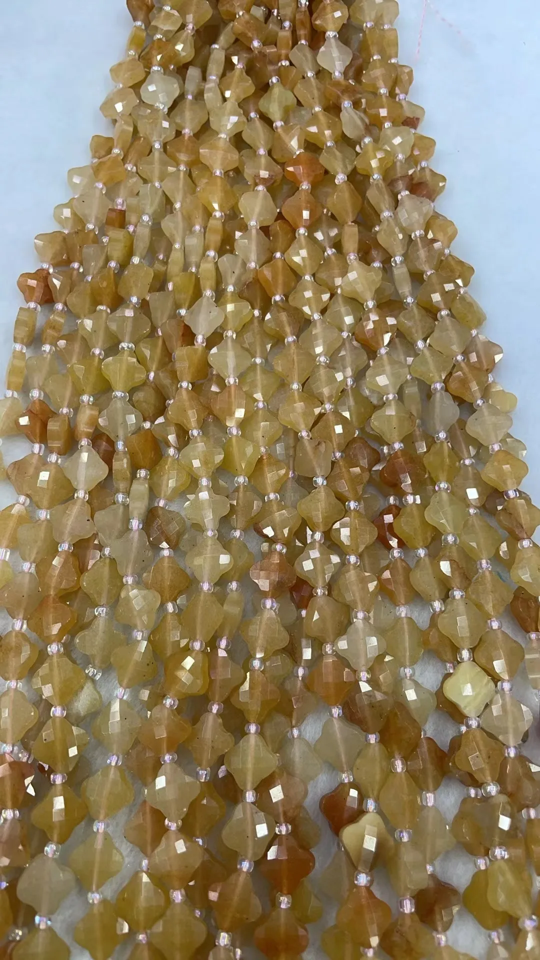 Natural Yellow JadeCut face 10x10mm Four leaf clover Length Dagree 39cm Probably 30 Grain
Natural Yellow JadeCut face 10x10mm Four leaf clover Length Dagree 39cm Probably 30 Grain