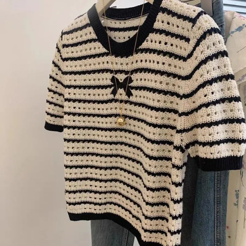 Striped Contrasting Color Round Neck Ice Silk Knitted Top for Women's Summer Short Design Thin Short Sleeve T-shirt
Striped Contrasting Color Round Neck Ice Silk Knitted Top for Women's Summer Short Design Thin Short Sleeve T-shirt
