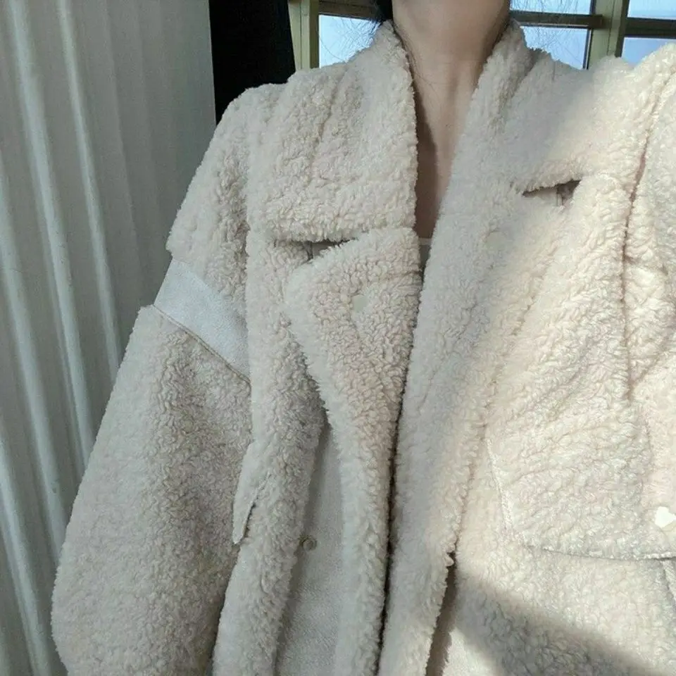 Winter 2024 New Thick Warm Soft Faux Fur Coat Women with Bunny Ears Zipper Cute Fluffy Jacket Turn-down Collar 2024 T999
Winter 2024 New Thick Warm Soft Faux Fur Coat Women with Bunny Ears Zipper Cute Fluffy Jacket Turn-down Collar 2024 T999