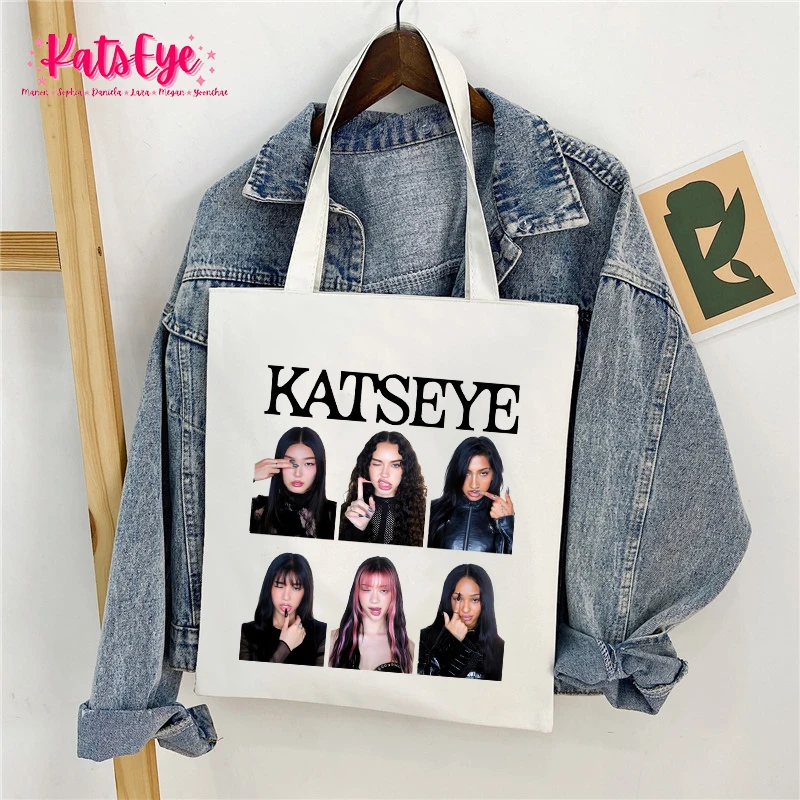 Модная женская холщовая сумка K POP K-KATSEYE, милая сумка на плечо для девочек, модная крутая сумка, студенческая канцелярская сумка, подарок на день рождения
Модная женская холщовая сумка K POP K-KATSEYE, милая сумка на плечо для девочек, модная крутая сумка, студенческая канцелярская сумка, подарок на день рождения