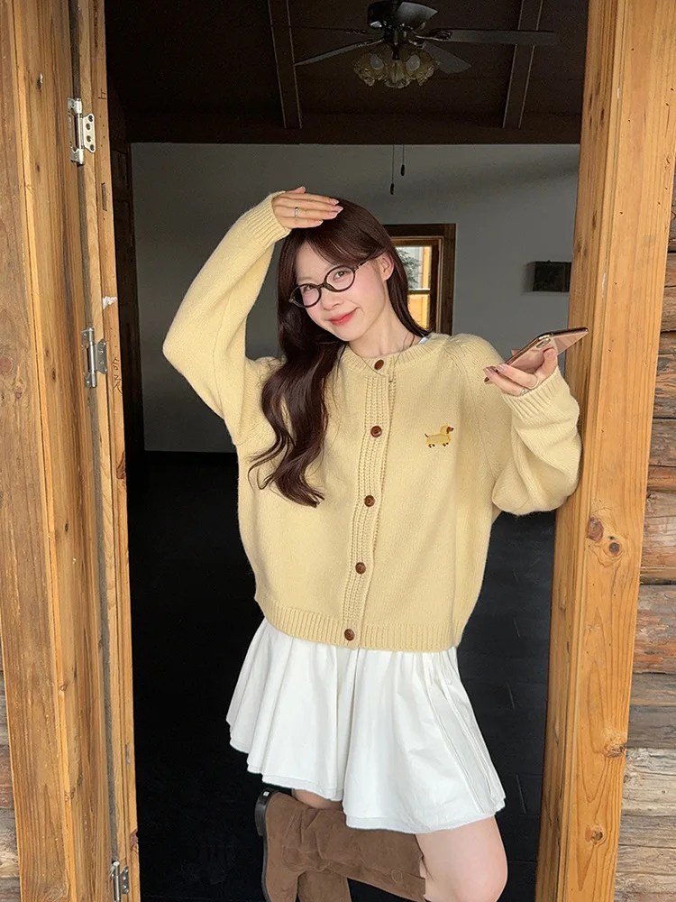 Autumn 2025 Loose Knitted Cardigan Sweater Coat Women's College Sle Cartoon Dog ort Top Polyester Long Sve round Ne
Autumn 2025 Loose Knitted Cardigan Sweater Coat Women's College Sle Cartoon Dog ort Top Polyester Long Sve round Ne