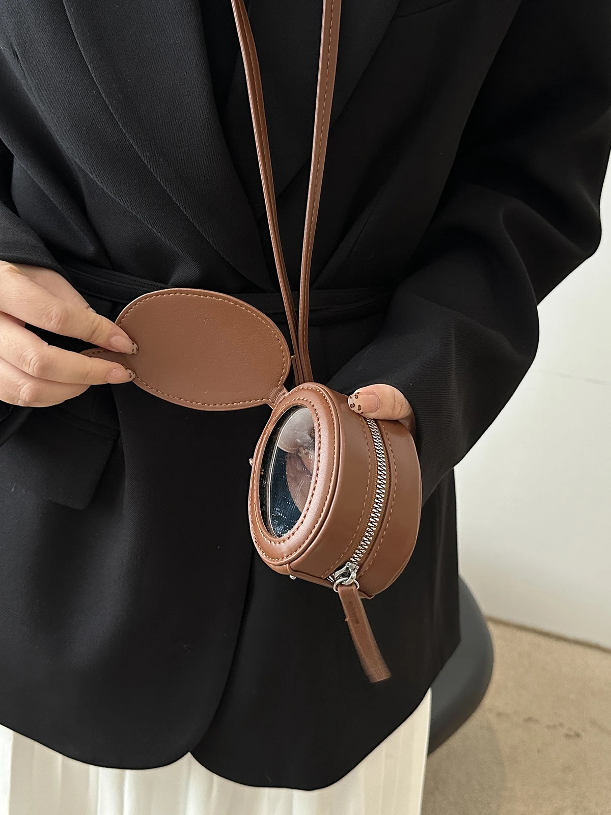 e Сумка через плечо для женщин, универсальная ретро-подвесная сумка для наушников, сумка для губной помады, модная новинка 2025 Sle
e Сумка через плечо для женщин, универсальная ретро-подвесная сумка для наушников, сумка для губной помады, модная новинка 2025 Sle