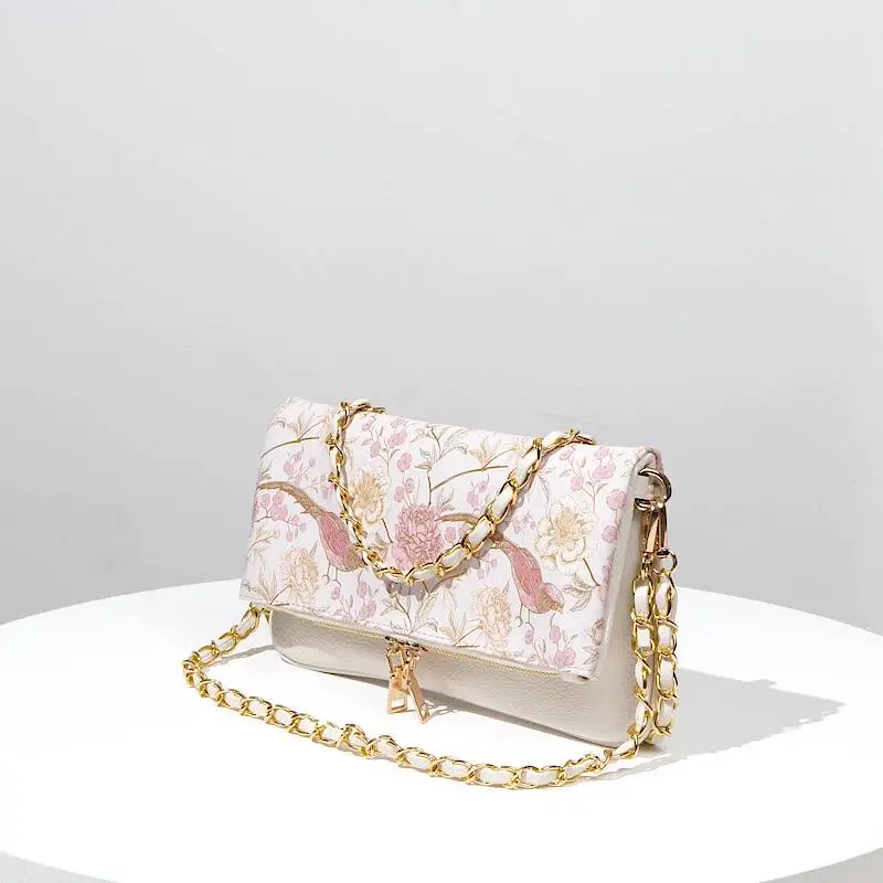 Floral Faux Leather Vintage Shoulder Bag for Women Small Square Crossbody 2026 Beige Black Retro Chain Ladies Handbag
Floral Faux Leather Vintage Shoulder Bag for Women Small Square Crossbody 2026 Beige Black Retro Chain Ladies Handbag