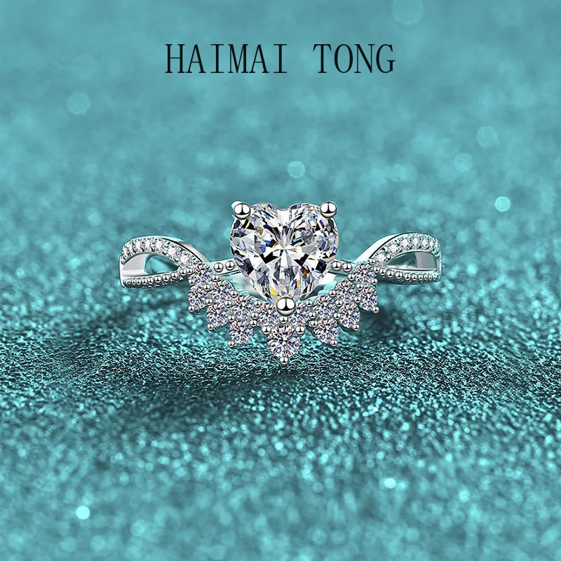 HAIMAITONG PT950 Platinum Moissanite Ring Women's Love Lace Hollow Ring Sweet Light Luxury Holiday GiftValentine's Day gifts, ma
HAIMAITONG PT950 Platinum Moissanite Ring Women's Love Lace Hollow Ring Sweet Light Luxury Holiday GiftValentine's Day gifts, ma