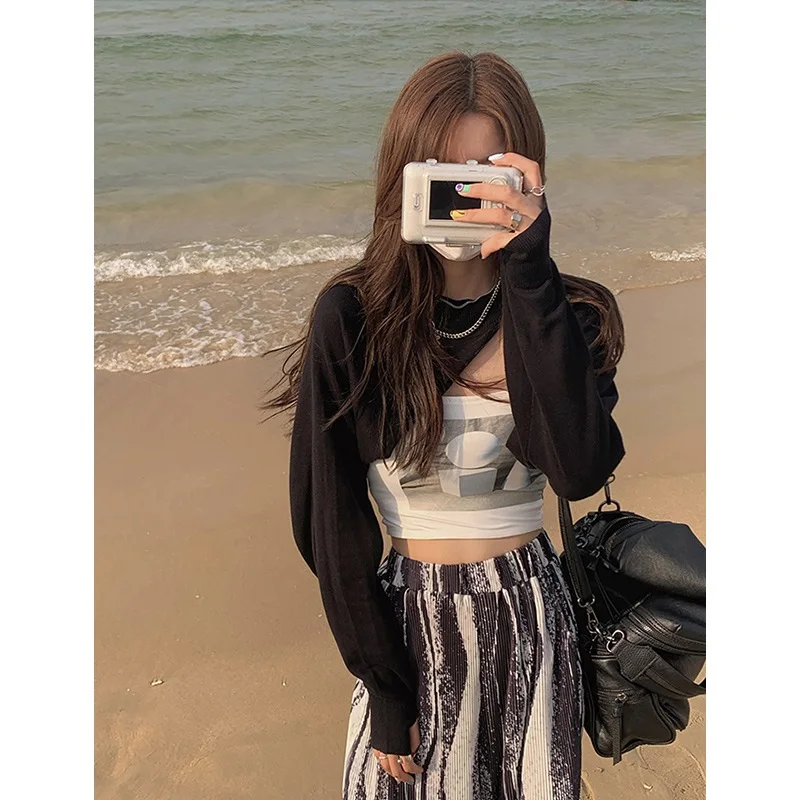 Lightweight Knitted Ice Silk Half Sleeve Cardigan Women's Summer Wrap Top with Shoulder Baring Design Korean Style Loose Fit
Lightweight Knitted Ice Silk Half Sleeve Cardigan Women's Summer Wrap Top with Shoulder Baring Design Korean Style Loose Fit