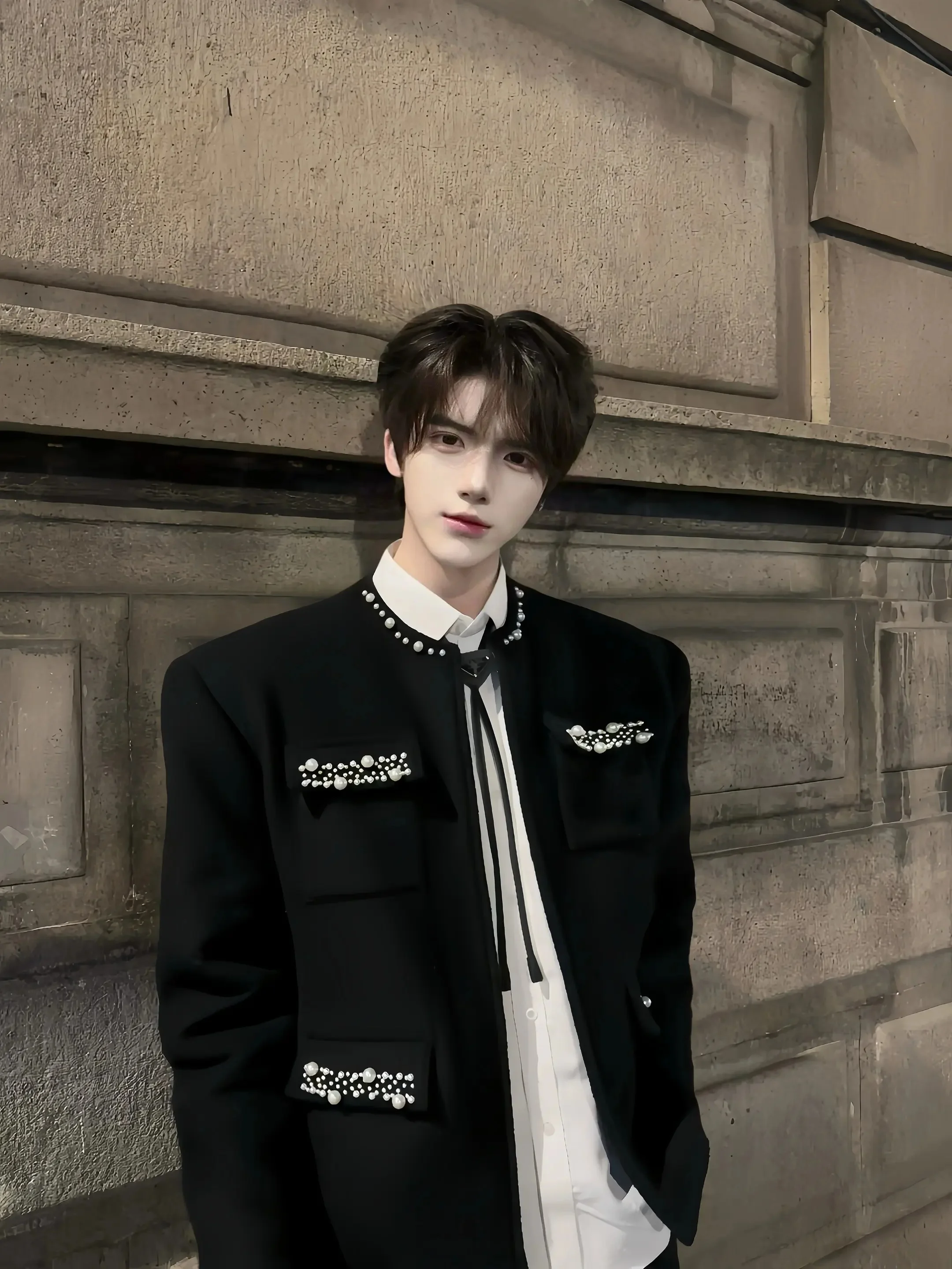 Pearl Embroidery ort oulder Pad No Collar Suit Jaet Men's Faion ow Stage High-End Feeling Haome Jaet Outerwear
Pearl Embroidery ort oulder Pad No Collar Suit Jaet Men's Faion ow Stage High-End Feeling Haome Jaet Outerwear