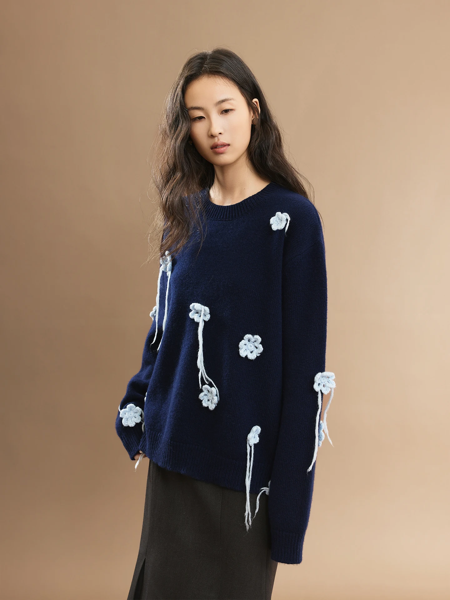 Elegant Wool Knitted Sweater Embroidered Design Loose Overhead Style Soft Comfortable Women's Fashion Spring Collection
Elegant Wool Knitted Sweater Embroidered Design Loose Overhead Style Soft Comfortable Women's Fashion Spring Collection