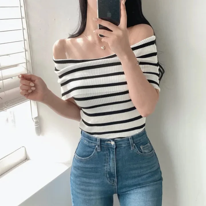Korean Style Slim Fit Knitted Top Women's Summer Ice Silk One Shoulder Turn-down Collar Clavicle Stylish T-shirt
Korean Style Slim Fit Knitted Top Women's Summer Ice Silk One Shoulder Turn-down Collar Clavicle Stylish T-shirt