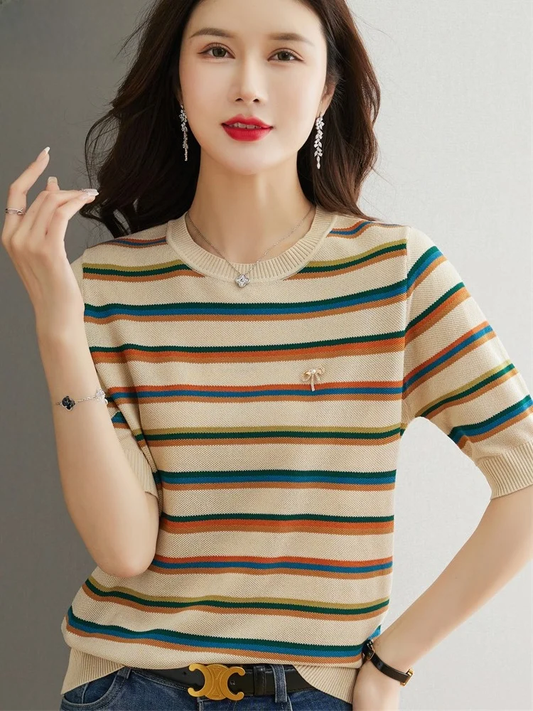 Новинка 2023 года: Тонкий летний вязаный топ из ледяного шелка с коротким рукавом, скрывающий живот, модная одежда для мам среднего и старшего возраста.
Новинка 2023 года: Тонкий летний вязаный топ из ледяного шелка с коротким рукавом, скрывающий живот, модная одежда для мам среднего и старшего возраста.