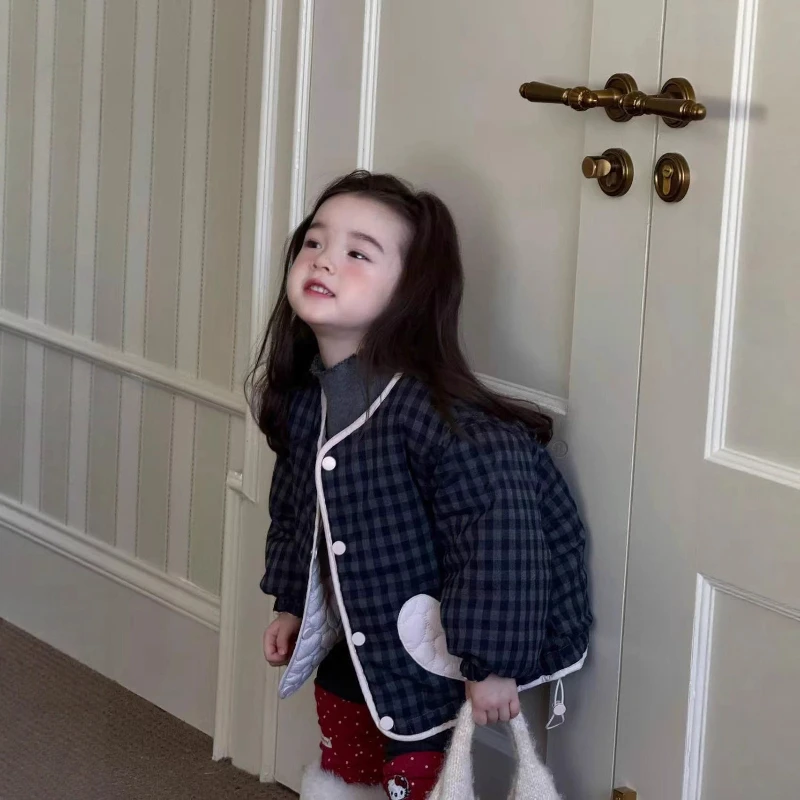 2025 Autumn/Winter New Girl's Peach Heart Pocket with Cotton Plaid Warm Thickened Cotton Jacket
2025 Autumn/Winter New Girl's Peach Heart Pocket with Cotton Plaid Warm Thickened Cotton Jacket