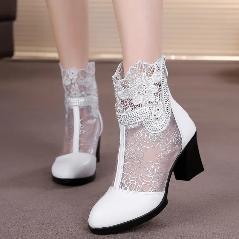 2026 Spring Autumn Women's Black/White Lace Mesh Ankle Boots Block Heel Peep Toe Pu Leather Breathable Fashion Party Boots Q-795
2026 Spring Autumn Women's Black/White Lace Mesh Ankle Boots Block Heel Peep Toe Pu Leather Breathable Fashion Party Boots Q-795